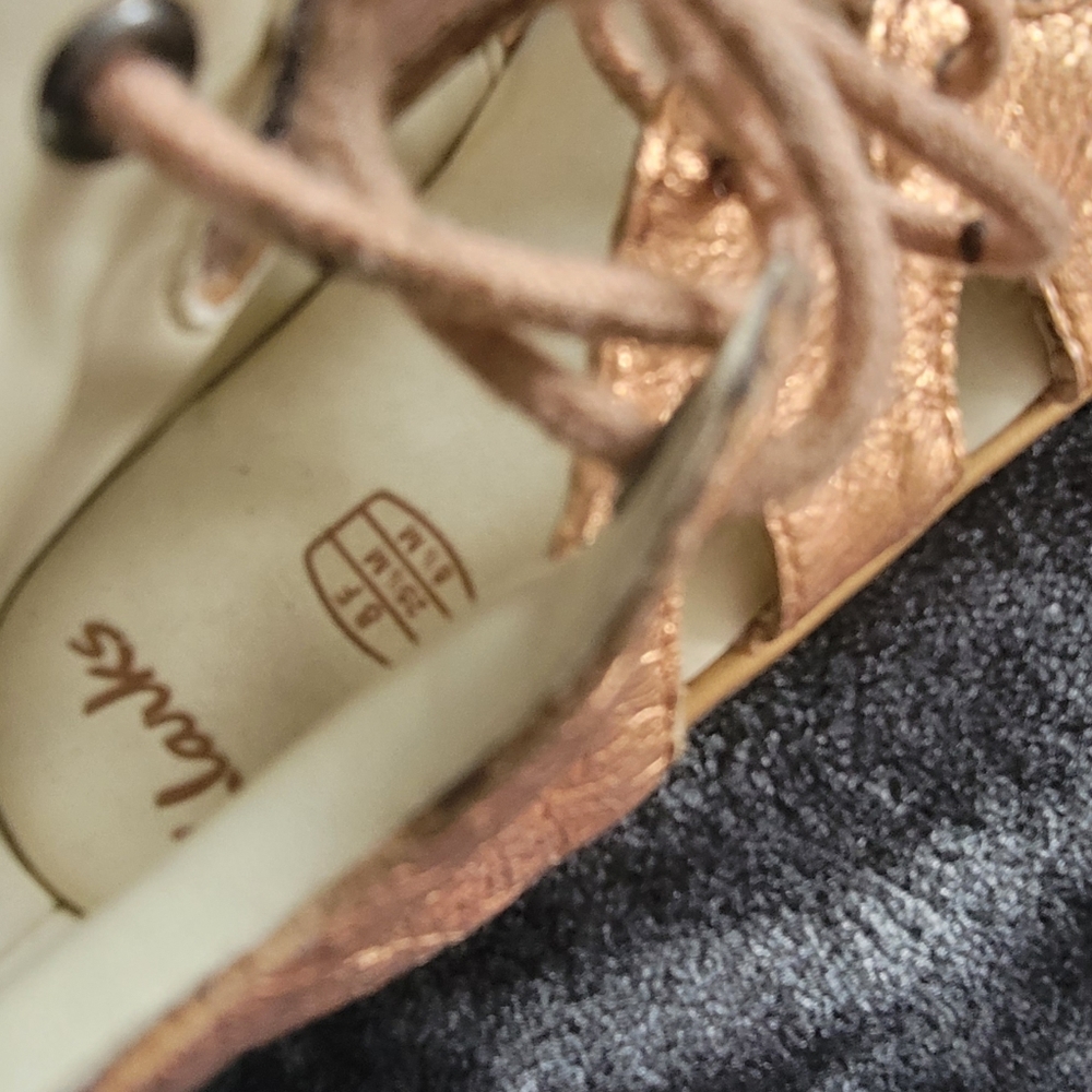 Sandals - Picture 4 of 4